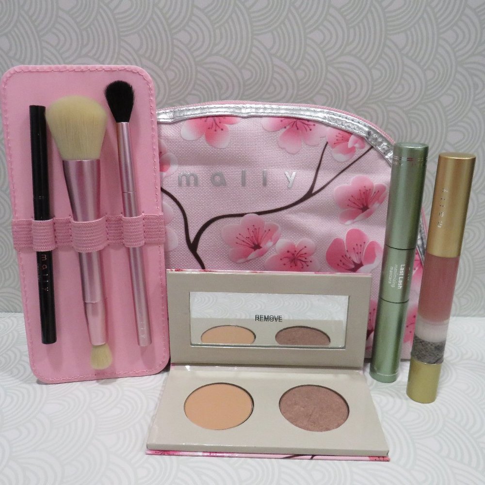MALLY BEAUTY💥GIFT SET 7PCS MASCARA,BRUSHES, EYESHADOW,LIPSTICK, EYELINER,BAG 💥